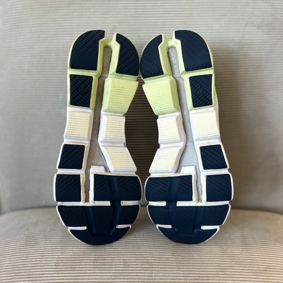 women's On Cloudflyer running - 'Lavender /Meadow' size 10 (21.99031) - Picture 8 of 10